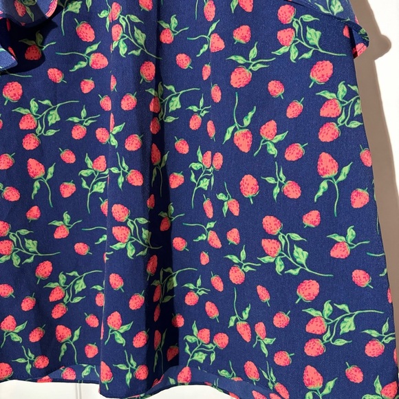 ❤️2/$15 or 3/$21❤️ NWT Juicy Couture Flutter Sleeve Strawberry Top, Size XS - Picture 3 of 8